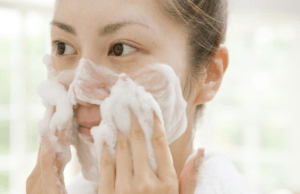 cách dùng sữa rửa mặt