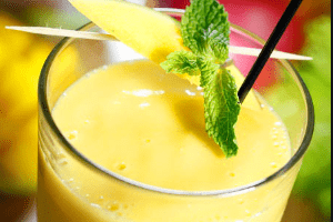 cách làm sinh tố cùng với tinh bột nghệ