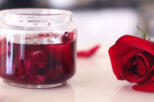 làm nước hoa hồng tại nhà