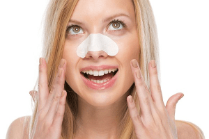 sạchmụn đầu đen nhờ gel lột mụn tinh bột nghệ