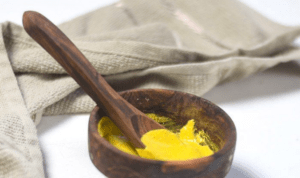 sửa rửa sạch da bằng tinh bột nghệ 