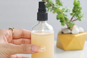 xịt khoáng dưỡng da bột nghệ