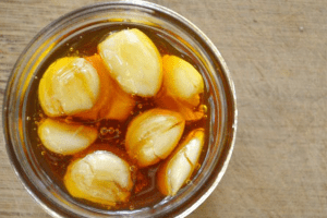 cách làm tỏi ngâm mật ong