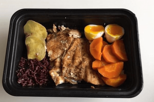 cơm khoai lang trứng luộc 