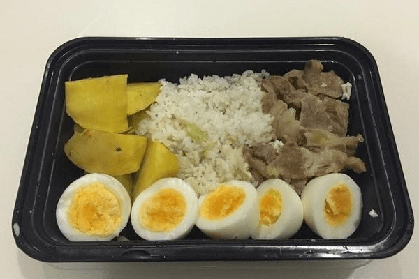 cơm trứng kuôc thịt lơn