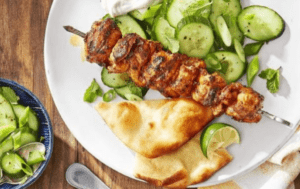 gà nướng xiên salad dưa chuột