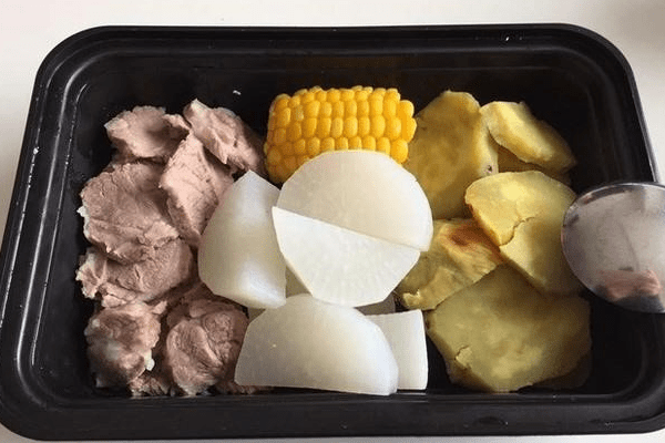 thịt nạc luộc ngô luộc củ cải luộc