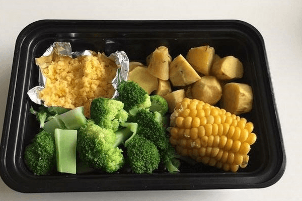 trứng xào súp lơ luộc