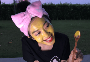 bột nghệ và mật ong