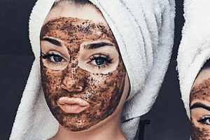 đắp mặt nạ cà phê