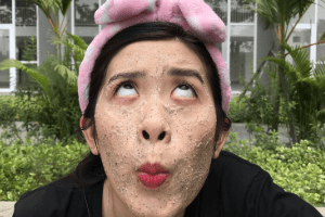 đắp mặt nạ đậu đỏ