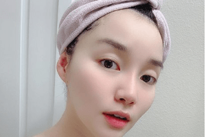 đắp mặt nạ hoa hồng