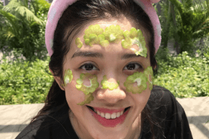 đắp mặt nạ khổ qua rừng