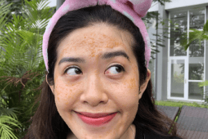 đắp mặt nạ mật ong