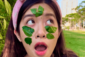 đắp mặt nạ rau ngót