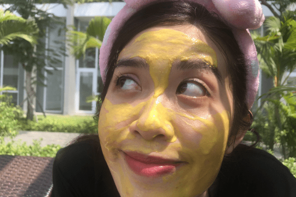mặt nạ tinh bột nghệ vàng