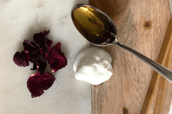 sữa chua hoa hồng