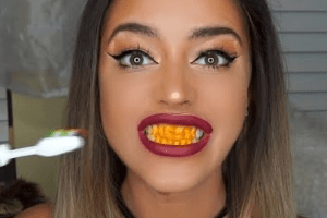 tự làm trắng răng bằng tinh bột nghệ