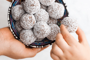 tự làm viên tinh bột nghệ đen mật ong tại nhà